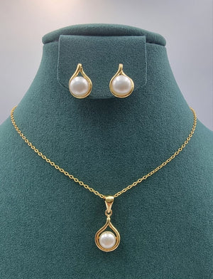 Pearl Drop Gold Pendant Set